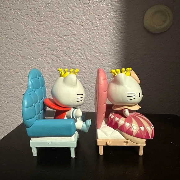 Sanrio Hello Kitty - Valentine Edition Couple Blind Box Mini Figurines - Picture 4 of 4